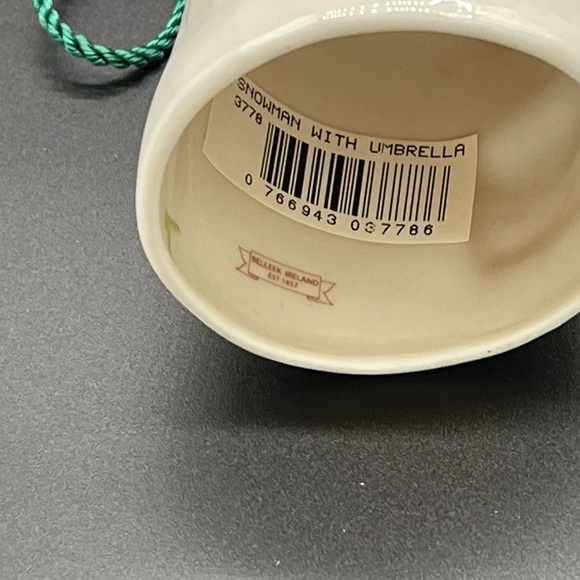 Belleek 2009 Annual Snowmen Snowman with Umbrella Bell Christmas Tree Ornament - Picture 14 of 15